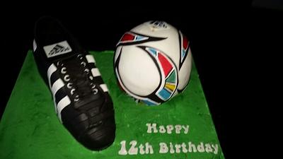 Football and trainer  - Cake by Cakesandcakes