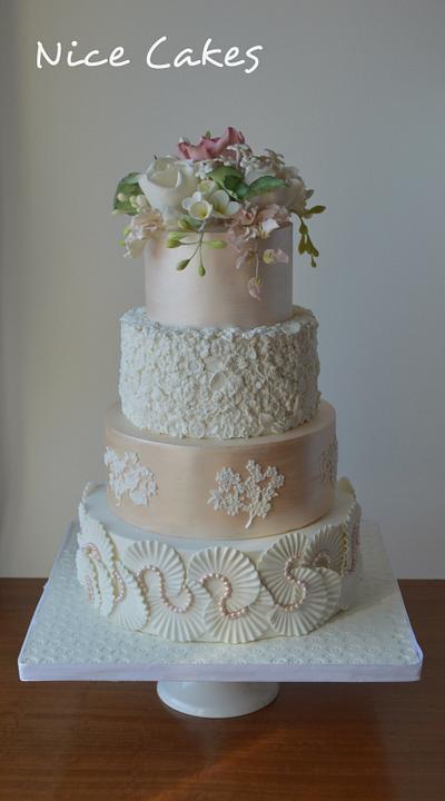 Bas relief wedding cake - Cake by Paula Rebelo
