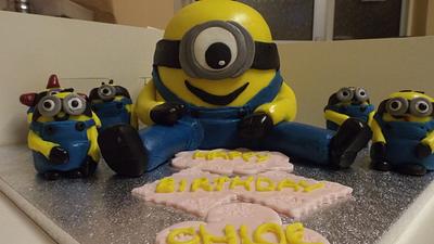 Big Minions and little minions - Cake by Magic Lady Cakes