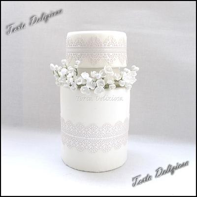 freesias with pearl lace wedding cake - Cake by Torta Deliziosa