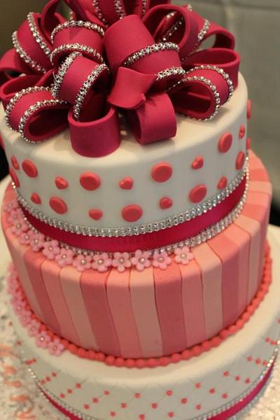 A pink birthday cake with big bow on top - Cake by Maryum