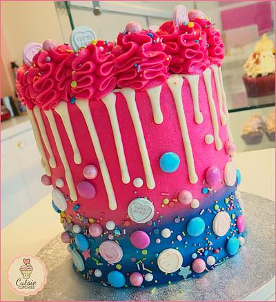 Drip cake - Cake by Cutsie Cupcakes