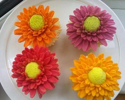 Floral cupcakes - Cake by Jodie Taylor