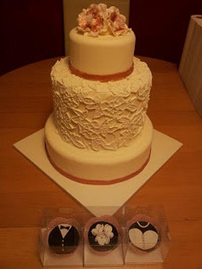 Lace wedding cake - Cake by Manuela's Cake Art Studio