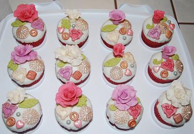 Vintage Cupcakes - Cake by Nicole Taylor