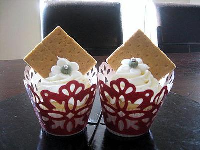 Gingerbread Cuppies - Cake by Jennifer Jeffrey