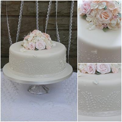 Summer Meadow Wedding cake - Cake by TiersandTiaras