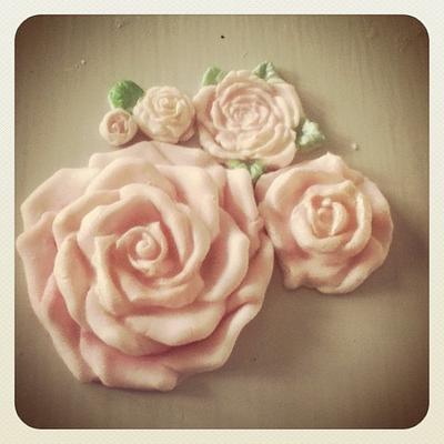 Roses - Cake by Tootsiedootsie1