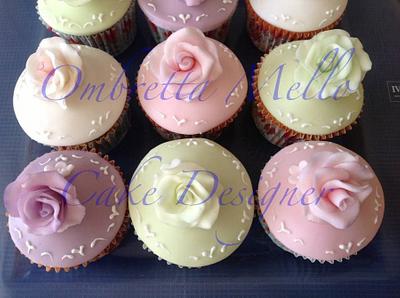 Cupcakes roses - Cake by OMBRETTA MELLO