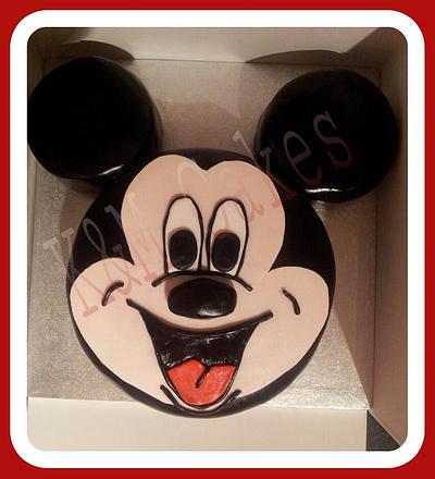 Mickey Mouse - Cake by K&M Cakes