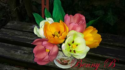 Tulips - Cake by Benny's cakes