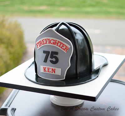 Fire Helmet - Cake by Elisabeth Palatiello