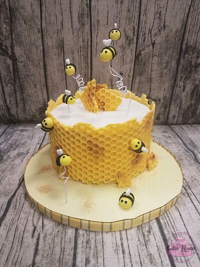 Bee hive cake - Cake by Cake Waco