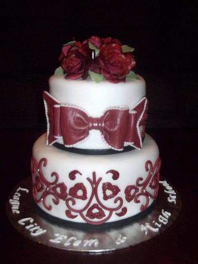 Maroon and White - Cake by Nissa