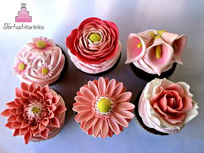 Pink flower cupcakes - Cake by Nataša 