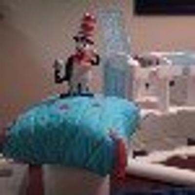 Cat n the Hat - Cake by Dayna Robidoux