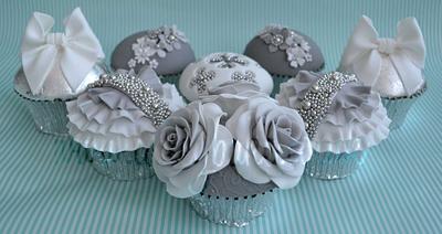 Cake International Silver Cupcakes - Cake by CakeyBake (Kirsty Low)