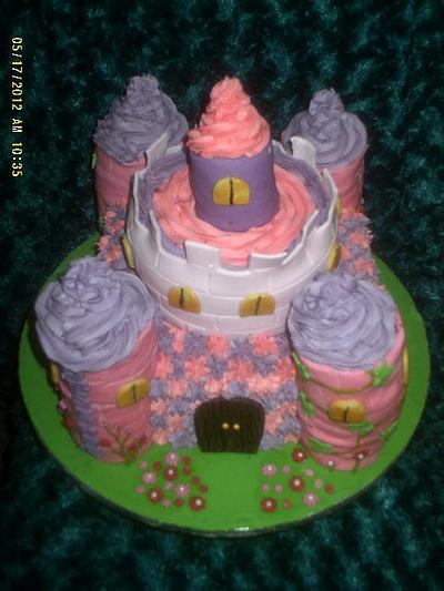 My l'il Harmonie's princess castle cake - Cake by Marianne Barnes
