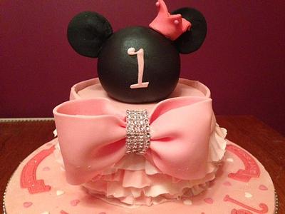Minnie Mouse cake - Cake by CupNcakesbyivy
