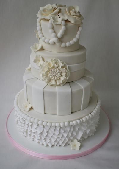 Vintage Wedding Cake - Cake by Candy's Cupcakes