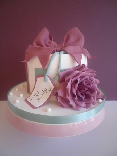 Hatbox cake - Cake by prettypetal
