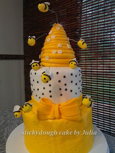 Bee cake - Cake by Julia Dixon