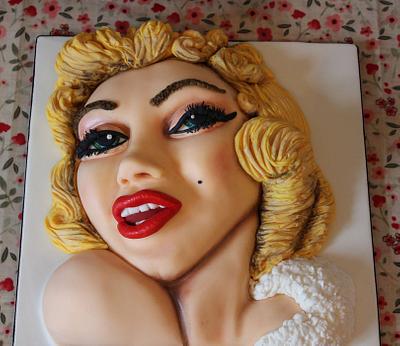 Marlin Monroe  - Cake by nicola thompson