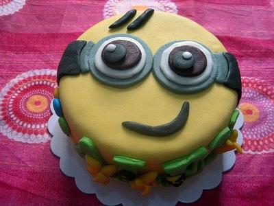 Minion cake and cake pops - Cake by susana reyes