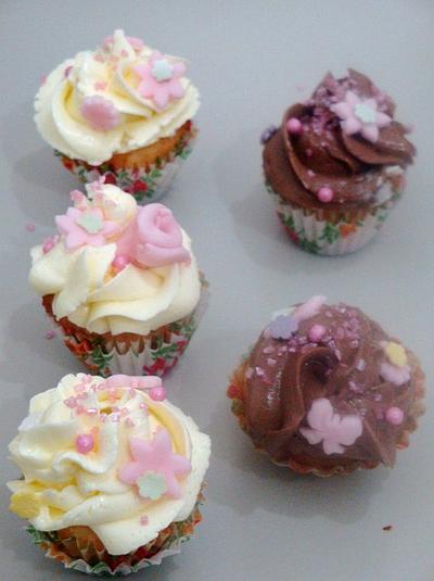 Shabby chic cupcakes - Cake by The Sugar Boutique