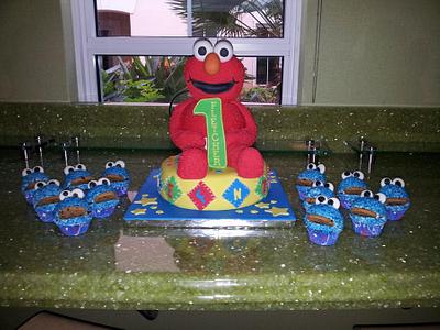 elmo cake with cookie monster cupcakes - Cake by kate clemente