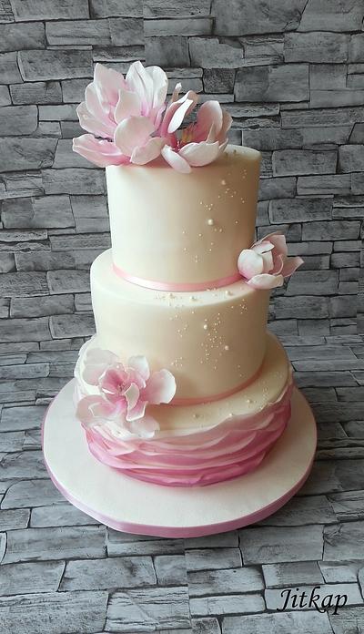 Wedding cake with magnolia - Cake by Jitkap