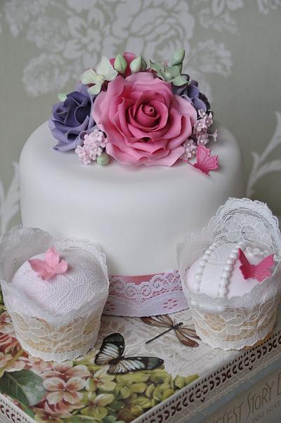 Vintage cakes - Cake by Gilly B Cakery