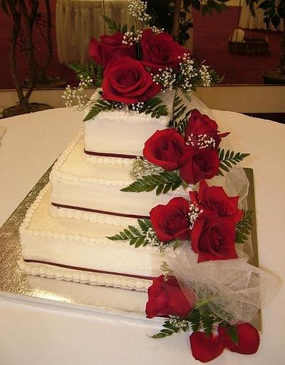 roses and buttercream - Cake by thecupcakesalon