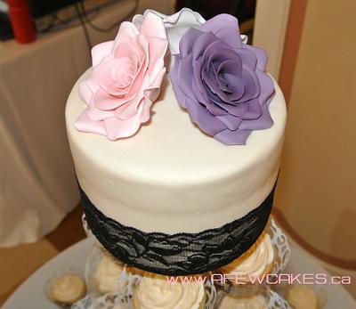 Lace and Flowers - Cake by Amanda