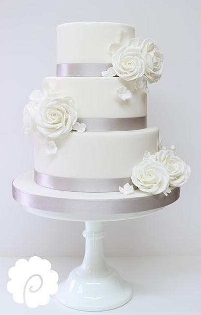 Elegance silver - Cake by Poppy Pickering