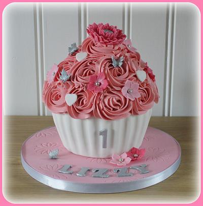 giant cupcake - Cake by Astrid 