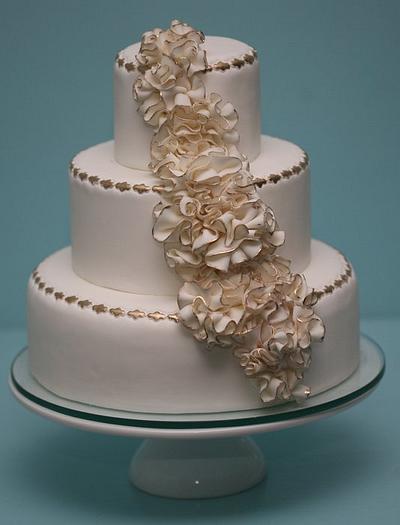 golden ruffles - Cake by Francisca Neves