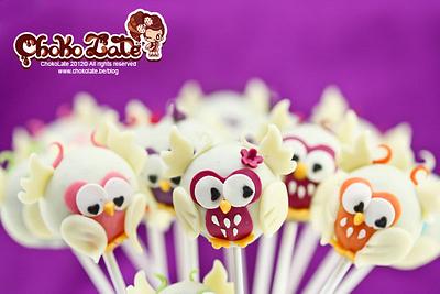 Owl cake pops and cupcakes - Cake by ChokoLate Designs
