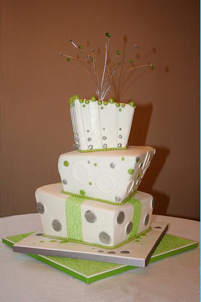 Topsy-turvy wedding cake - Cake by BeesNees