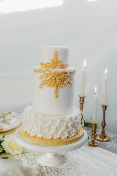 Enchanted white wedding cake - Cake by Bakverhalen - Angelique