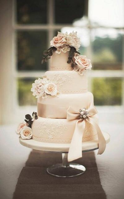 Country vintage wedding cake  - Cake by Samantha Tempest