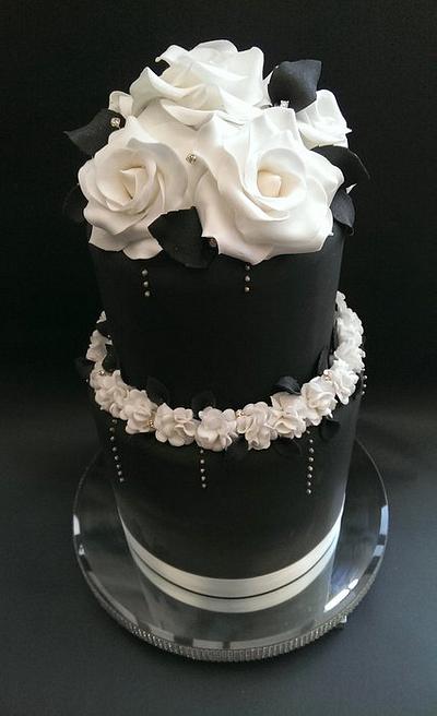 black & white ruffle rose cake - Cake by Chocomoo