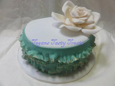 Vintage green ruffle cake - Cake by Tegan Bennetts
