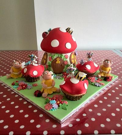 Fairy Toadstool - Cake by Sugar Duckie (Maria McDonald)