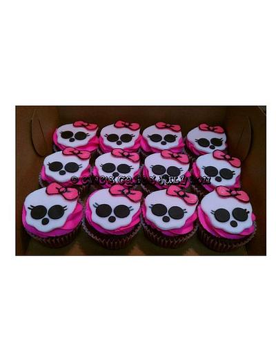 Monster High Cupcakes - Cake by BlueFairyConfections