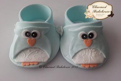 Owl baby booties - Cake by Charmed Bakehouse