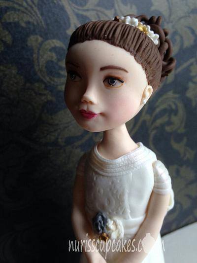 Comunion Girl Modeling - Cake by Nurisscupcakes