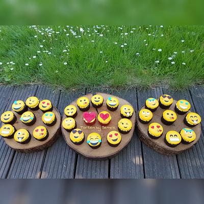 Smiley Emoji Cupcakes - Cake by TortenbySemra
