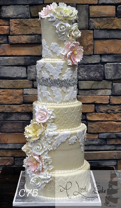 Fondant Iced Wedding Cake - Cake by Leo Sciancalepore