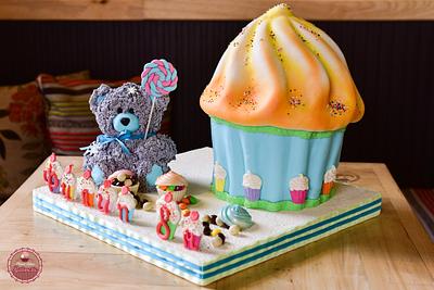 Teddy Bear Big Muffin Cake - Cake by Planet Cakes Patisserie